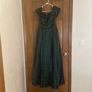 Lulus Green dress.  *NEW with tags*